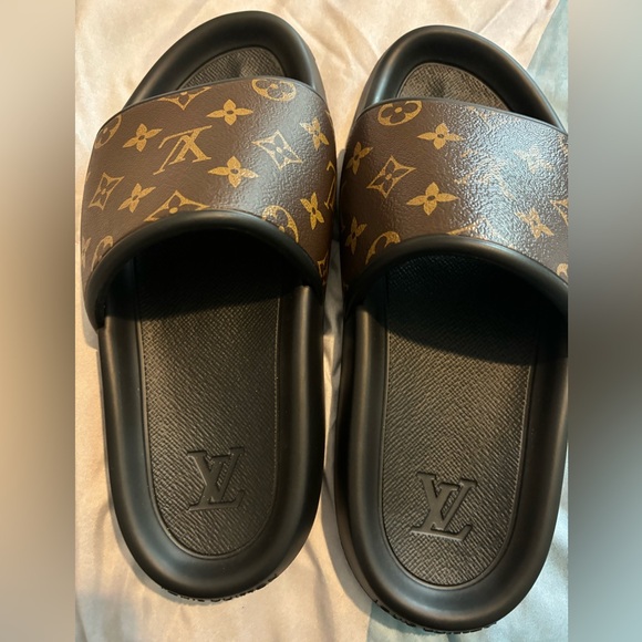 Louis Vuitton Pool Slides - Picture 3 of 5